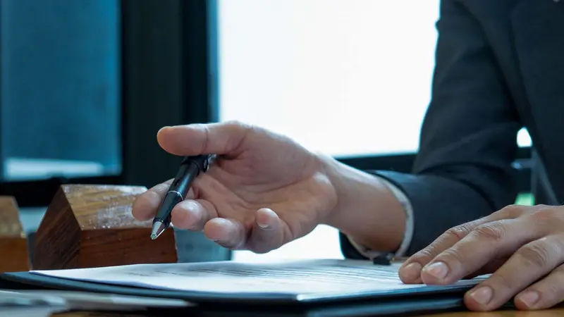 Businessmen agreeing a contract with a pen Belinos Consulting secretarial services London